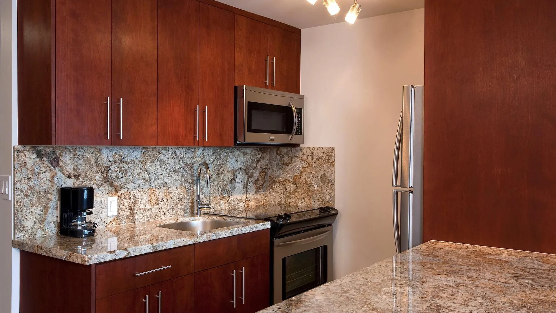Apartment Lahaina Shores Beach Resort United States